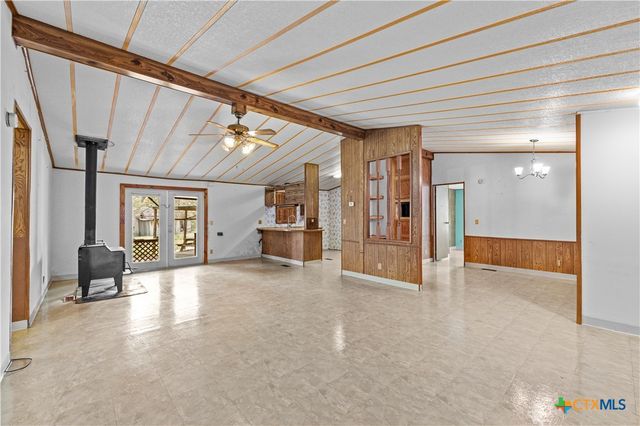 1189 Vivroux Ranch Road, Seguin, TX 78155