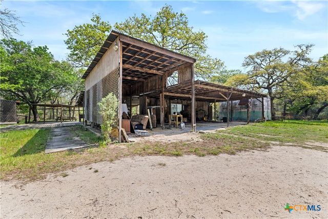 1189 Vivroux Ranch Road, Seguin, TX 78155
