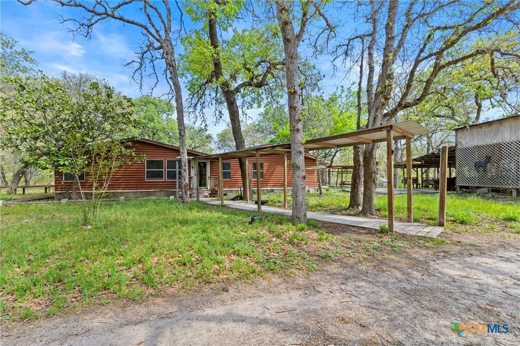 1189 Vivroux Ranch Road, Seguin, TX 78155