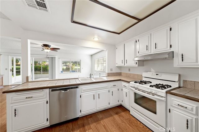 2095 Silver Oak Way, Hemet, CA 92545