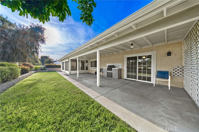 2095 Silver Oak Way, Hemet, CA 92545