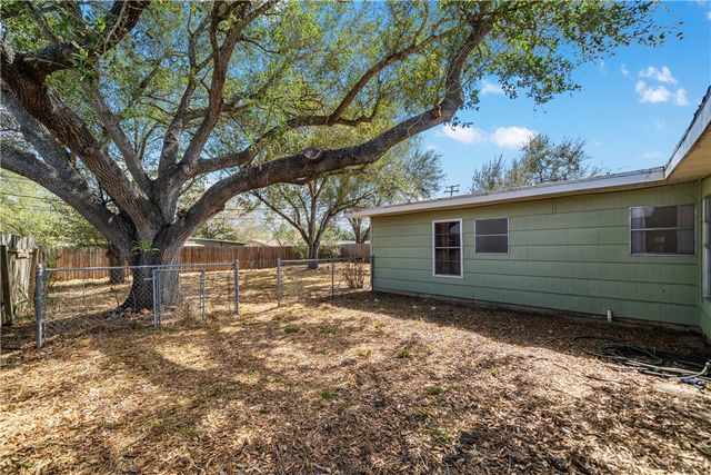 734 Santa Elena Dr, Kingsville, TX 78363