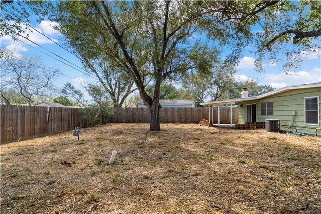 734 Santa Elena Dr, Kingsville, TX 78363