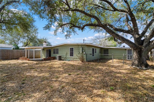 734 Santa Elena Dr, Kingsville, TX 78363