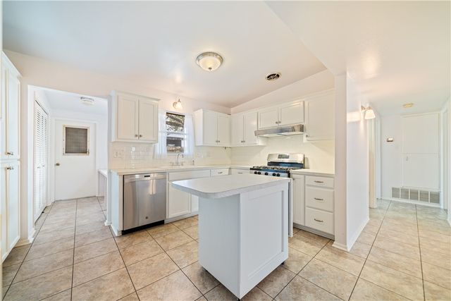 734 Santa Elena Dr, Kingsville, TX 78363