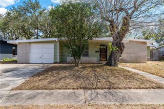 734 Santa Elena Dr, Kingsville, TX 78363