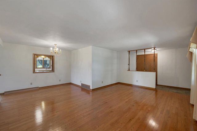 2657 PIONEER DRIVE, Green Bay, WI 54313