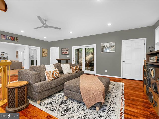 1 RIDOUT RD, Severna Park, MD 21146