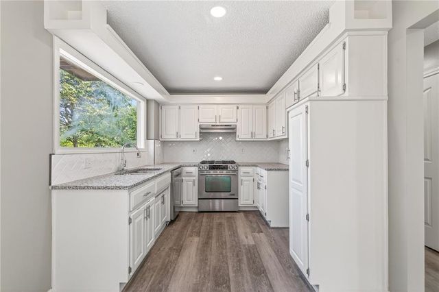 708 Autumn Drive, Belton, MO 64012