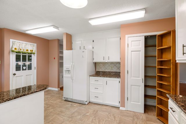 1301 White Dr, Lewisburg, TN 37091
