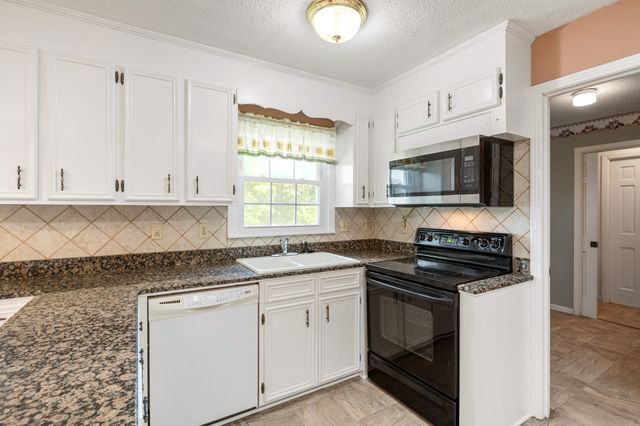 1301 White Dr, Lewisburg, TN 37091