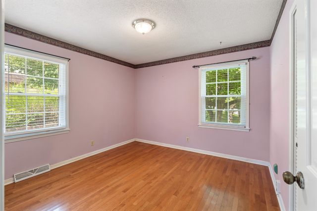 1301 White Dr, Lewisburg, TN 37091