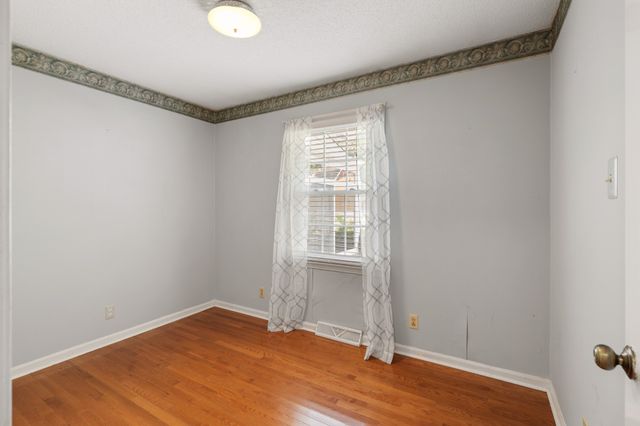 1301 White Dr, Lewisburg, TN 37091