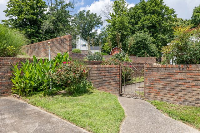 1301 White Dr, Lewisburg, TN 37091