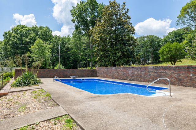 1301 White Dr, Lewisburg, TN 37091