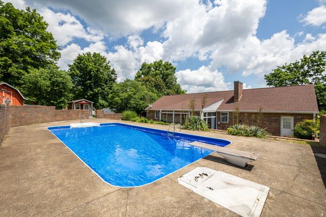1301 White Dr, Lewisburg, TN 37091