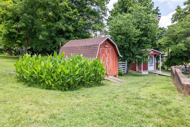 1301 White Dr, Lewisburg, TN 37091