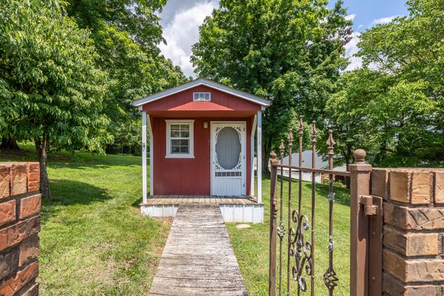 1301 White Dr, Lewisburg, TN 37091
