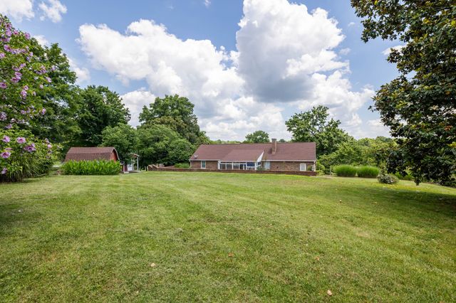 1301 White Dr, Lewisburg, TN 37091