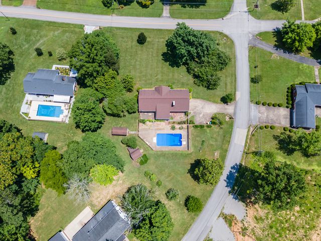 1301 White Dr, Lewisburg, TN 37091