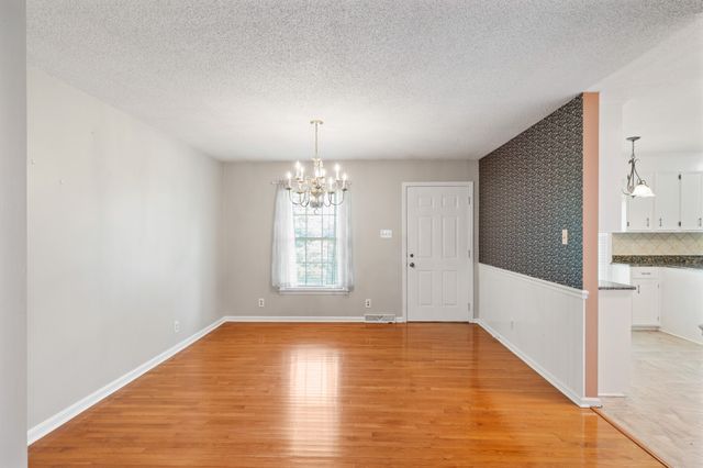 1301 White Dr, Lewisburg, TN 37091