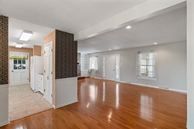1301 White Dr, Lewisburg, TN 37091
