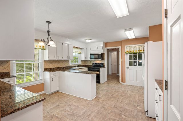 1301 White Dr, Lewisburg, TN 37091