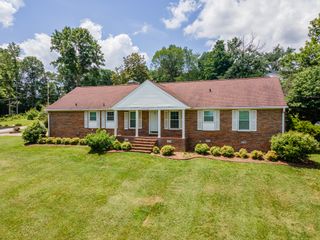 1301 White Dr, Lewisburg, TN 37091