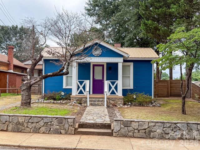 29 10th Street SE, Hickory, NC 28602