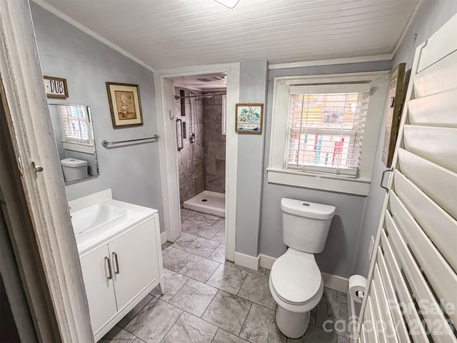 29 10th Street SE, Hickory, NC 28602