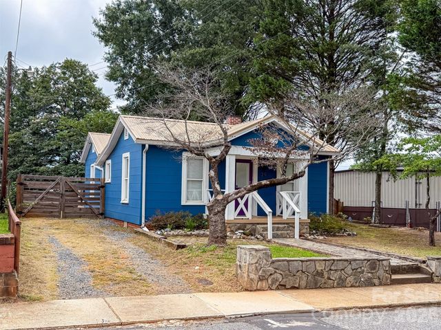 29 10th Street SE, Hickory, NC 28602