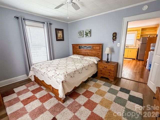 29 10th Street SE, Hickory, NC 28602
