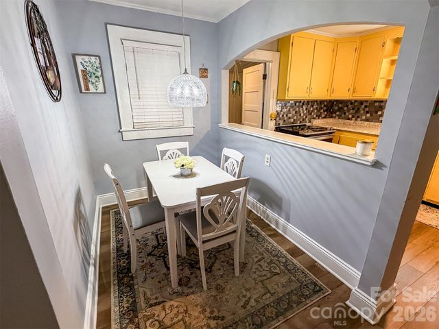29 10th Street SE, Hickory, NC 28602