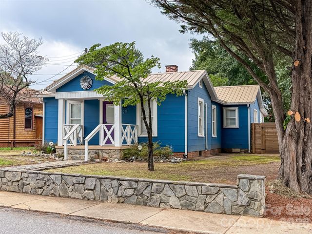 29 10th Street SE, Hickory, NC 28602