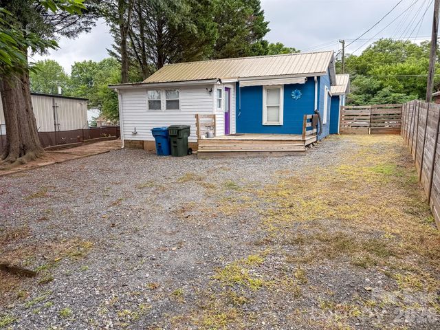 29 10th Street SE, Hickory, NC 28602
