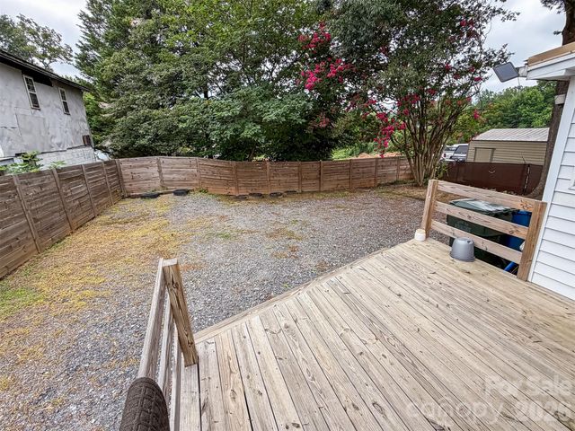 29 10th Street SE, Hickory, NC 28602