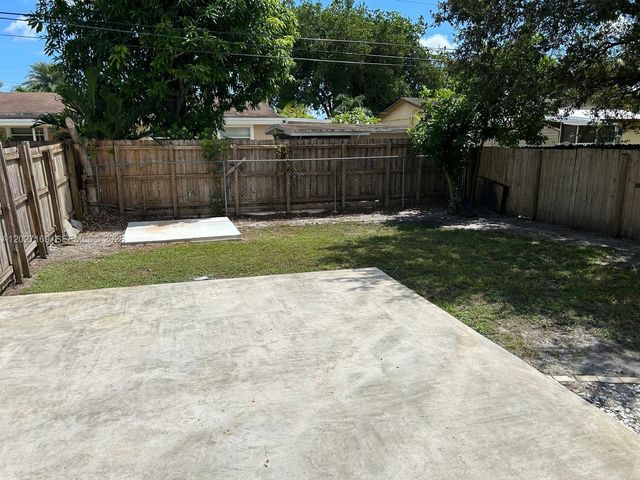 1923 SW 99th Ter, Miramar, FL 33025
