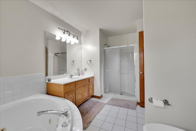 236 Isleview Drive, Oswego, IL 60543