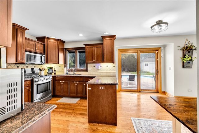 236 Isleview Drive, Oswego, IL 60543