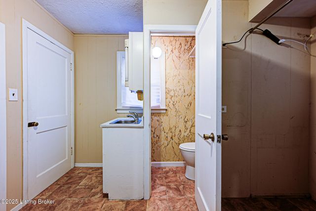 7311 Sky Blue Ave, Louisville, KY 40258