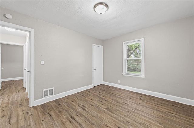 6715 Walrond Avenue, Kansas City, MO 64132