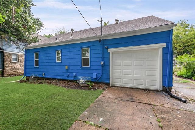 6715 Walrond Avenue, Kansas City, MO 64132