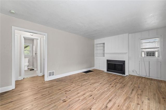 6715 Walrond Avenue, Kansas City, MO 64132