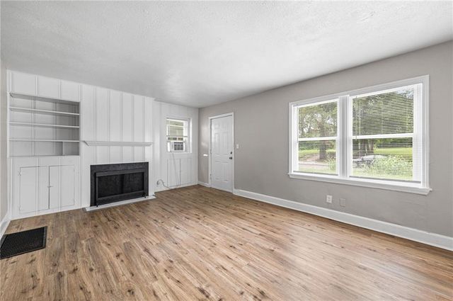6715 Walrond Avenue, Kansas City, MO 64132