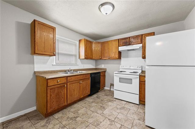 6715 Walrond Avenue, Kansas City, MO 64132