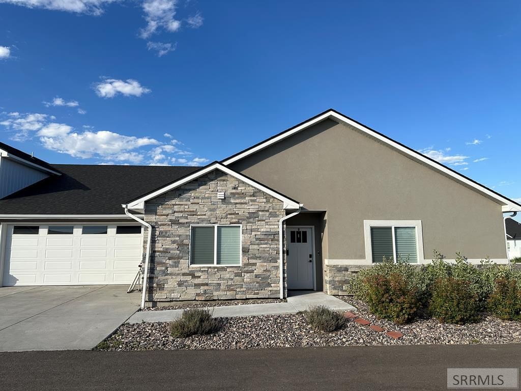 Image 1 of property listing at 5760 Northside Circle # D, Chubbuck, ID 83202