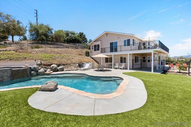 1033 Via Contenta, Escondido, CA 92029