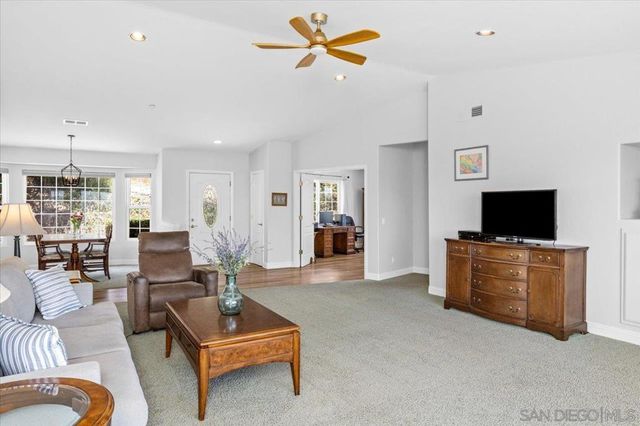 1033 Via Contenta, Escondido, CA 92029