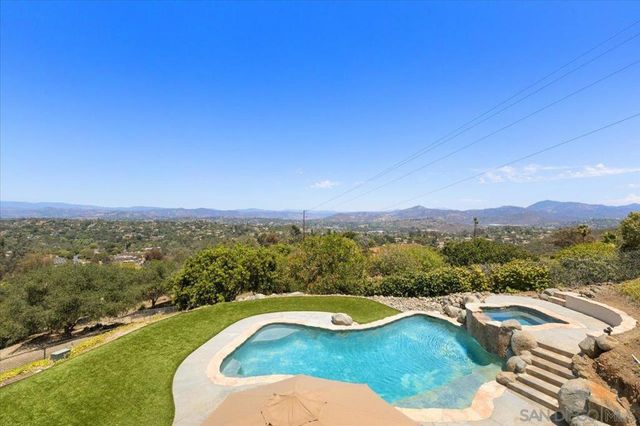 1033 Via Contenta, Escondido, CA 92029