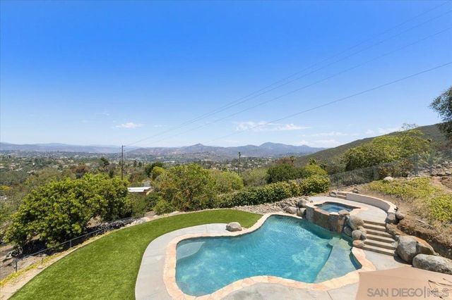 1033 Via Contenta, Escondido, CA 92029